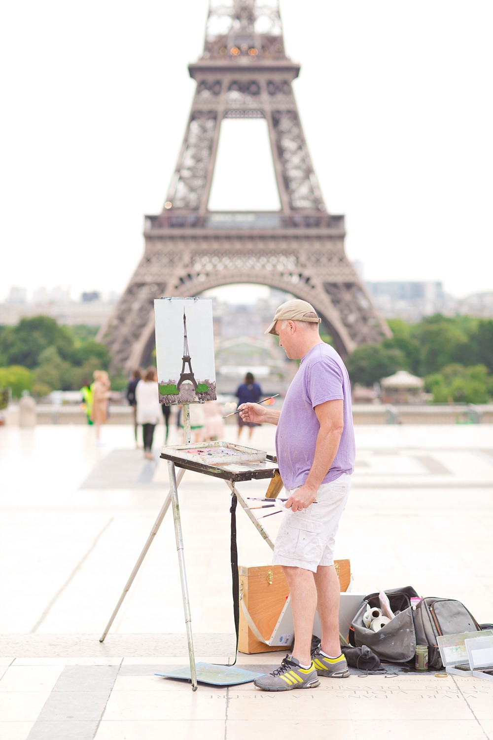 Artist painting at the Eiffel Tower