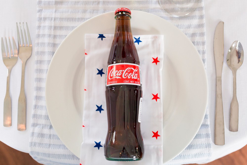 4th of July wedding table with Coca-Cola favors