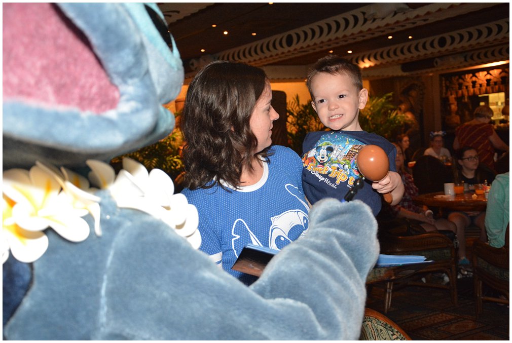 Character breakfast at Ohana's with Stitch