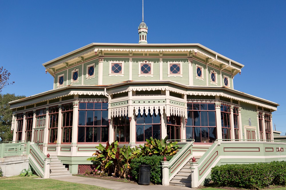 1880 Garten Verein is a historic Galveston wedding venue located in Kempner Park